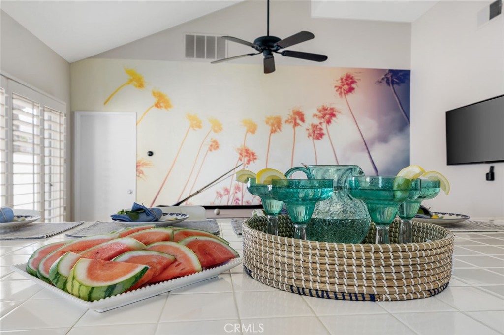 https://media.crmls.org/mediascn/a823c417-fcdd-47d1-b408-562a0bd1117a.jpg?preset=X-Large