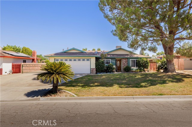 Detail Gallery Image 1 of 1 For 1500 Mccleary Way, Bakersfield,  CA 93307 - 4 Beds | 2 Baths