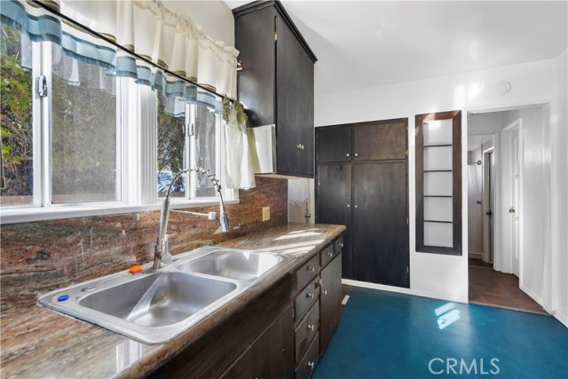 11737 Blythe Street photo 7