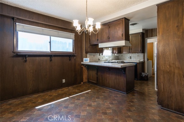 8514 Corbin Avenue photo 7