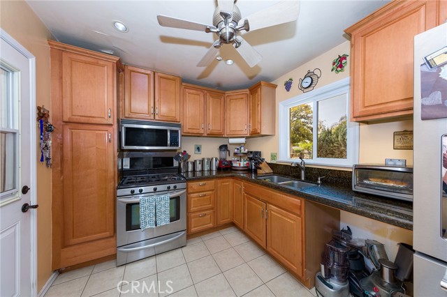 7353 Amestoy Avenue photo 7