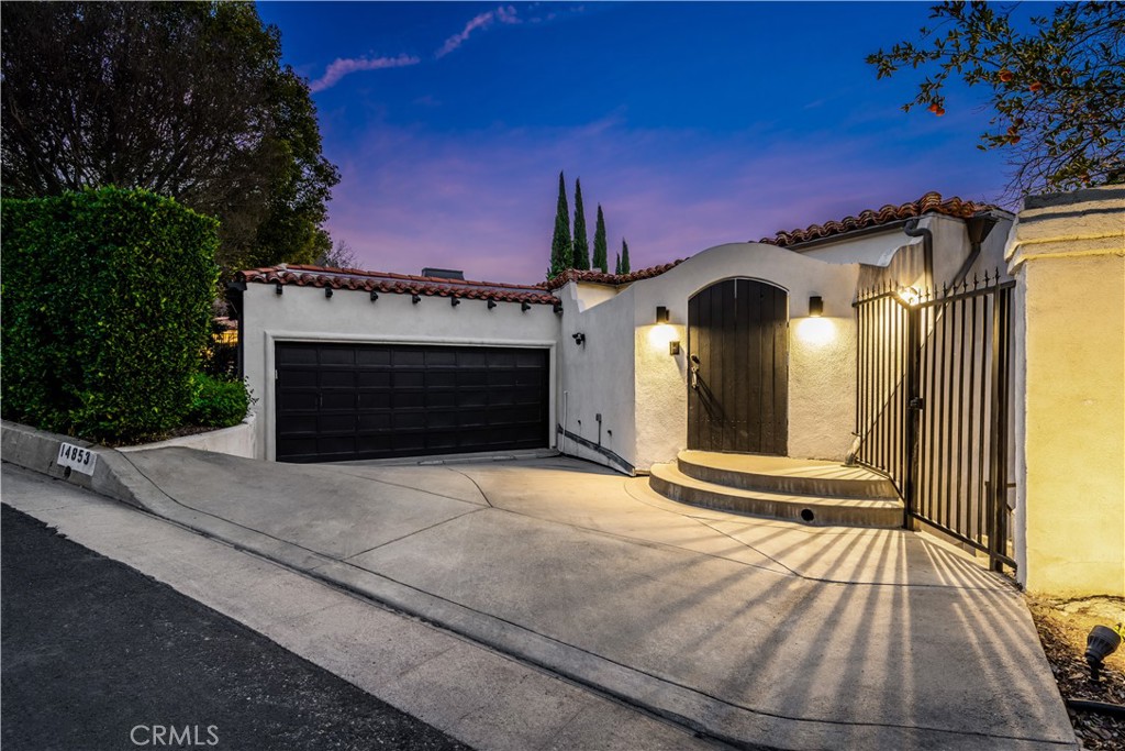 14853 Round Valley Drive, Sherman Oaks, CA 91403