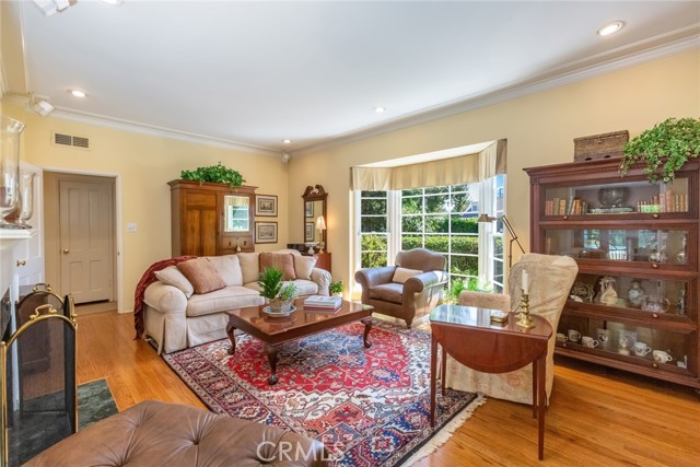 4931 Gentry Avenue photo 5