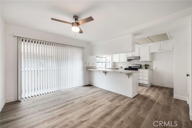 13901 Sayre Street, 7 photo 4