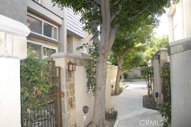 21901 Lassen, Chatsworth, CA 91311 for Sale  Condo.com™.