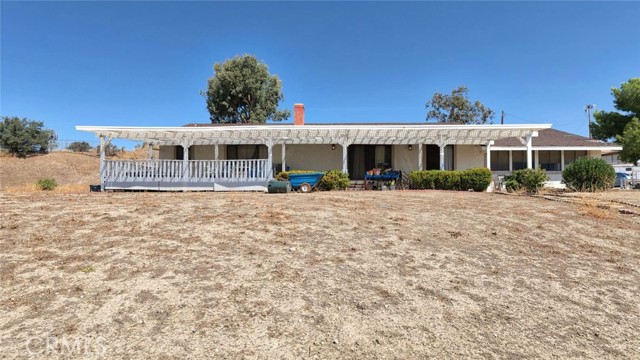 Stand on the patio and admire your horses and the spectacular view!