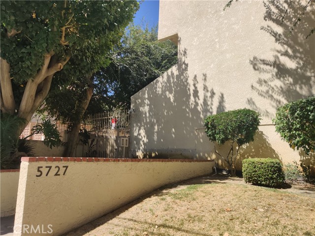 5727 Etiwanda Avenue, 3 photo 1