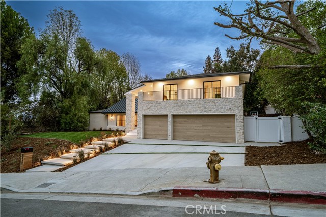 4830 Winnetka Avenue photo 3