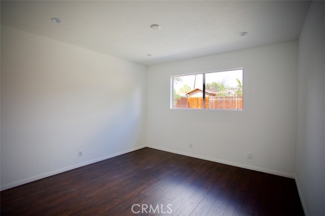 665 Irving photo 6