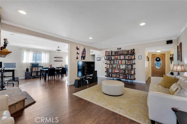 16123 Tupper Street photo 8