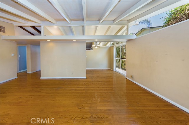 14214 Cohasset Street photo 6