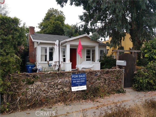 919 Milwood Avenue Venice, California California Beach bungalow on the highly desirable Milwood Ave.
Second structure in back is an artist studio, built in earl eighties by Frederick Fisher.
Excellent investment opportunity
Please check back for updates
Thank you