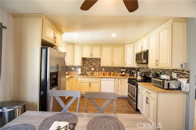 13619 Shablow Avenue photo 6