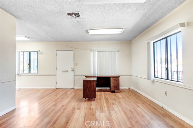 11214 Burbank Boulevard photo 5