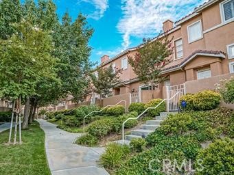 25754 Perlman Place C Stevenson Ranch, California Nicely upgraded and Gorgeous 3 bd and 2.5 ba Palisedes townhome in the desirable Stevenson Ranch. This sensational gem has lots of amenities such
as bright and light open floor plan with high ceiling in the living room with fireplace, sizable dining room, upgraded kitchen with granite counter
top, new stainless steel appliances, and spacious family room. New carpet new paint, plantation shutters, recessed lighting, ceiling fans in all the
bedrooms, Spacious Master bedroom and Master bathroom with granite counter top, double sinks and bathtub. Large 2 car side-by-side garage
with direct access, and cozy patio area for BBQ. Very convenient location close to school, restaurants, shopping centers, freeway, and much more.
HOA includes three association pools, water, trash, security patrol. Run and run, this gem will not last long!