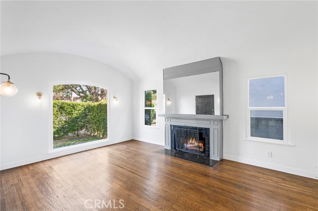 465 North Croft Avenue photo 2
