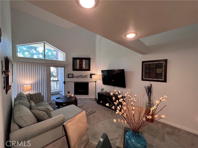 Detail Gallery Image 1 of 1 For 5530 Owensmouth Ave #316,  Woodland Hills,  CA 91367 - 1 Beds | 1 Baths