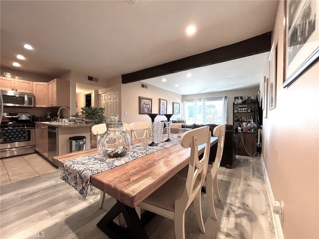 18620 Hatteras Street 212, Tarzana, CA 91356