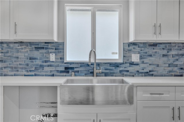 17116 Kingsbury Street photo 5