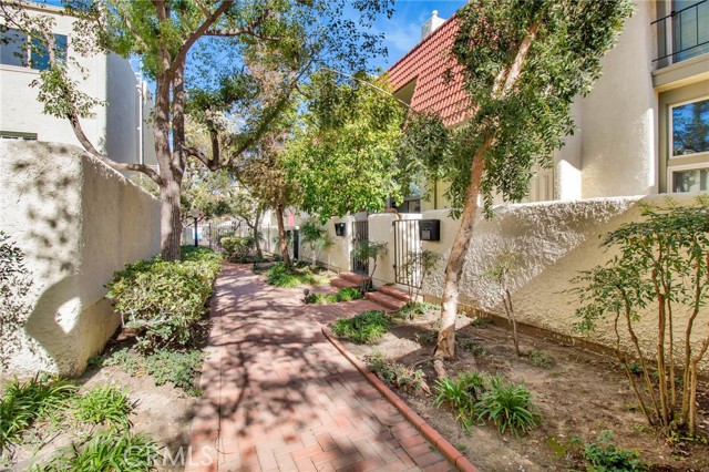 22311 Erwin Street photo 3