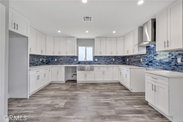 17116 Kingsbury Street photo 3