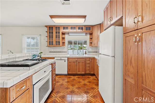 Detail Gallery Image 5 of 14 For 2244 Dymond St, Burbank,  CA 91505 - 3 Beds | 2 Baths