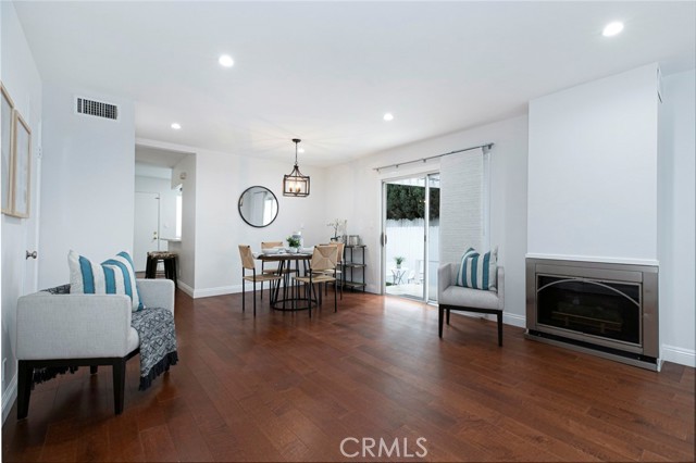15216 Magnolia Boulevard, 8 photo 6