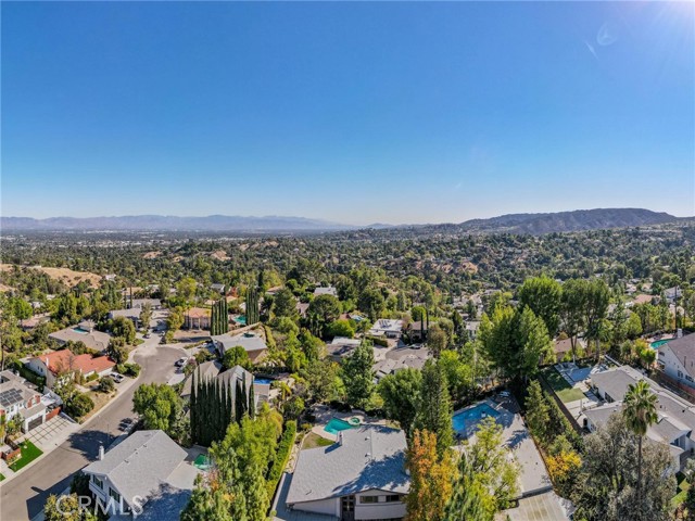 4566 Ellenita Avenue photo 2