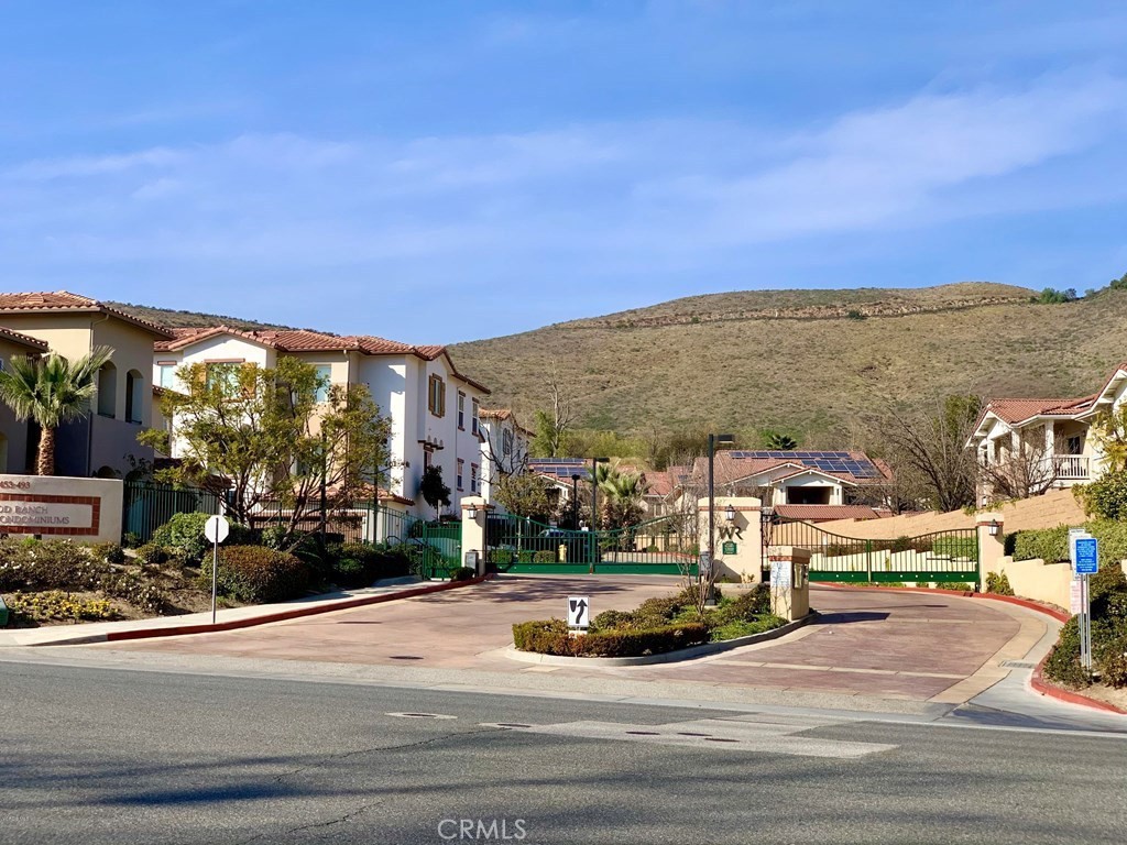 477 Country Club Drive 220, Simi Valley, CA 93065