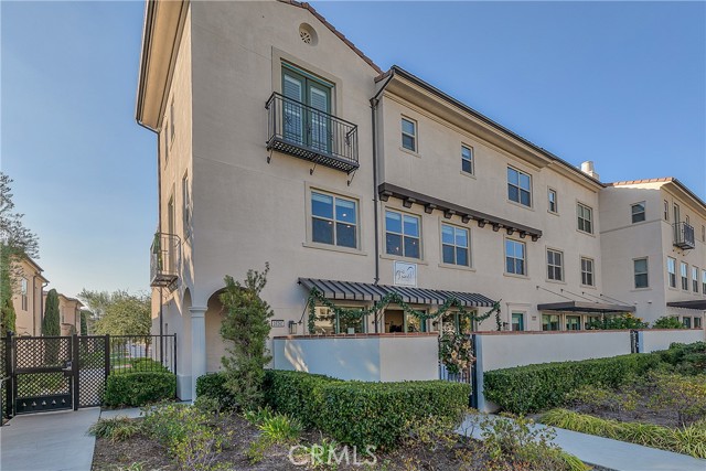 Detail Gallery Image 1 of 1 For 26241 Prima Way, Saugus,  CA 91350 - 2 Beds | 4 Baths