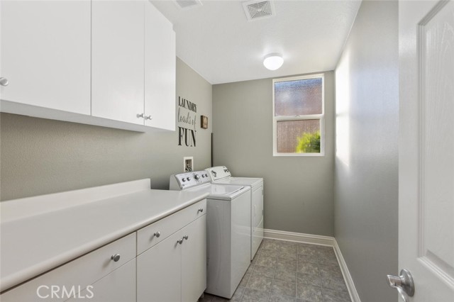 laundry room w/cabinets and counter space