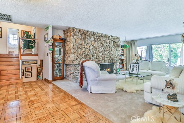 22569 Waterbury Street photo 7