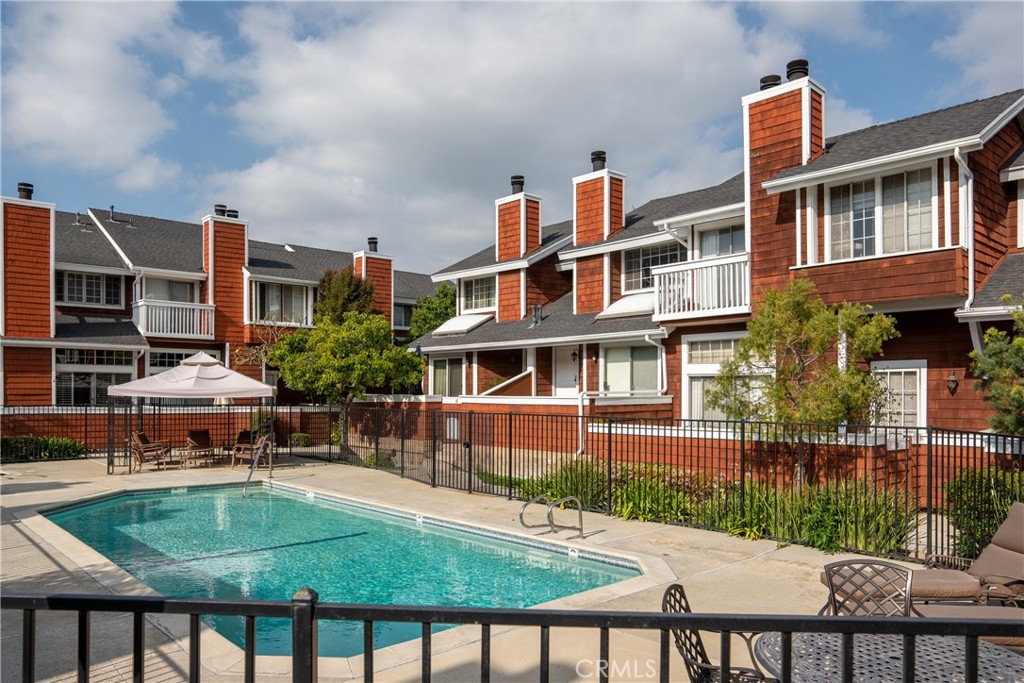 19431 Sherman Way 7, Reseda, CA 91335