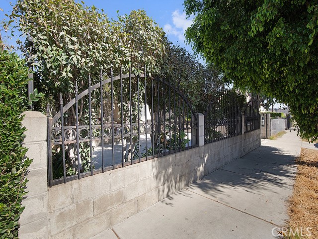 Image 2 for 518 N Serrano Ave, Los Angeles, CA 90004