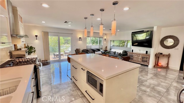Detail Gallery Image 11 of 24 For 23777 Mulholland #171,  Calabasas,  CA 91302 - 2 Beds | 2/1 Baths