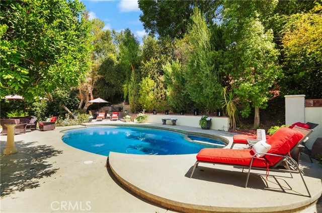 5610 Valerie Avenue photo 3