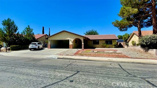 43121 32nd Street W Lancaster, California GREAT AREA! OPEN SPACE THROUGHOUT! BIG ROOMS! GREAT NATURAL LIGHTING! HUGE LOT!