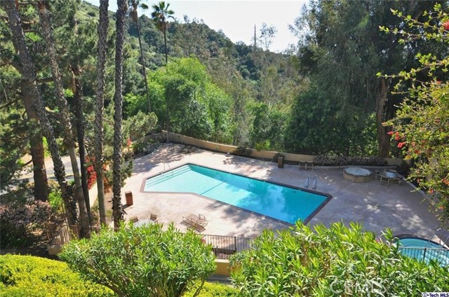 Balcany view of pool