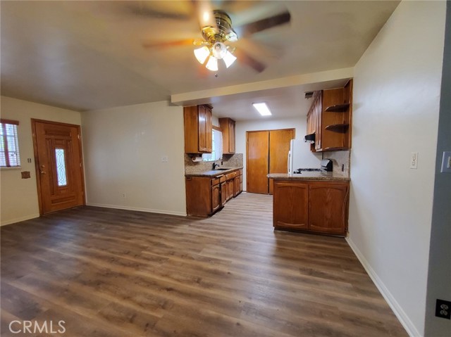 14656 Alexander Street photo 6