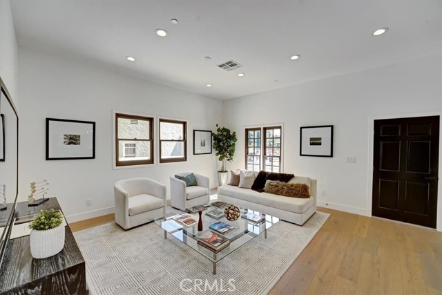 14153 Archwood Street photo 7