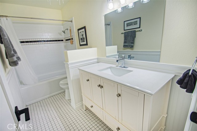 Beautifully remodeled bathrooms !