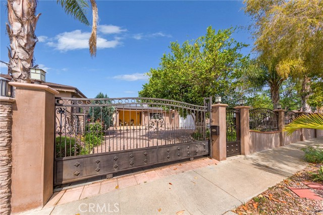 7353 Amestoy Avenue photo 2