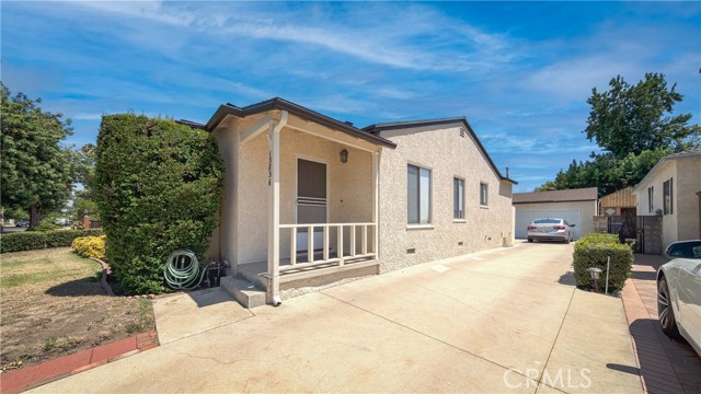 13836 Cohasset Street photo 3