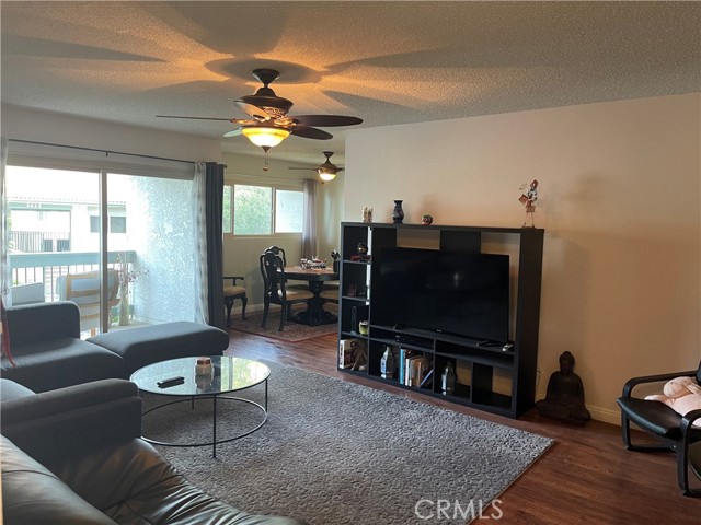 Detail Gallery Image 3 of 30 For 23669 Park Capri #52,  Calabasas,  CA 91302 - 2 Beds | 2 Baths