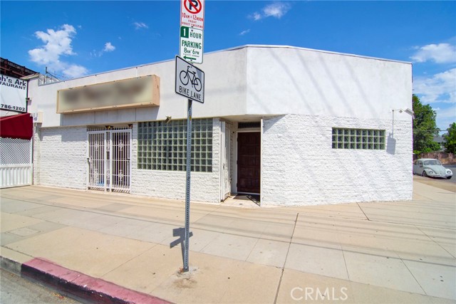 13637 Burbank Boulevard photo 5