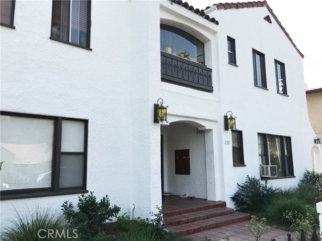 232 N Avenue 53 Highland Park, California Artisan Apartments is a substantially renovated 16-unit apartment complex located in a gentrified part of Highland Park, a lovely neighborhood in the San Rafael Hills of Los Angeles, California. Set on a 11,486 square foot lot, the 11,175-square-foot property built in 1930 is undergoing substantial renovations and features phenomenal rental upside. This ideal locale also allows easy freeway access to the 110 Arroyo Seco Parkway. The subject property currently offers 5 studios, 10 one-bedrooms and 1 two-bedroom, however after renovations are complete, there will be 12 one-bedrooms
and 4 two-bedrooms. Note the owner pays for electricity for the unrenovated units.