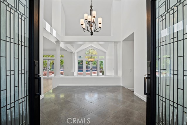 Detail Gallery Image 8 of 63 For 22101 Cairnloch St, Calabasas,  CA 91302 - 4 Beds | 3 Baths