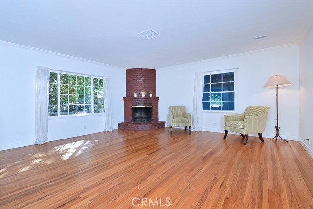 5745 Norwich Avenue photo 8