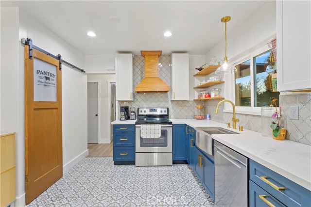 19036 Plummer Street photo 6