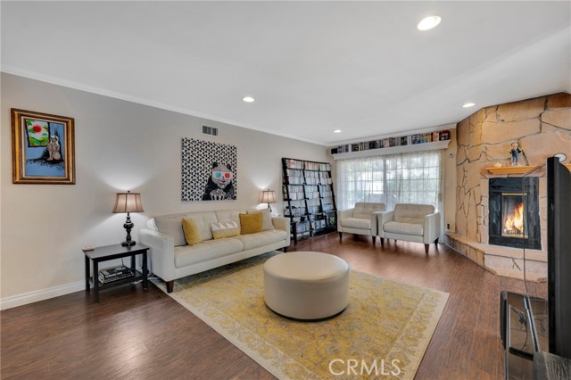 16123 Tupper Street photo 7